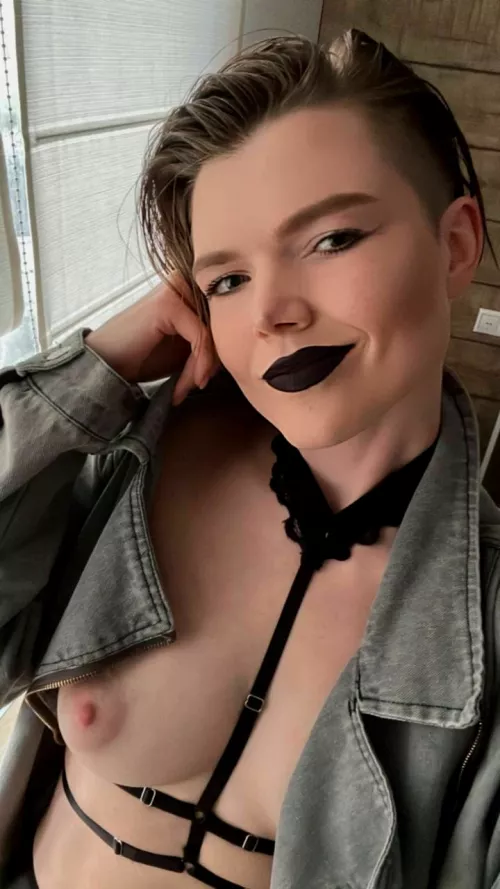 I have 2 rules: you can’t pull out and I get to watch your face as you cum in me