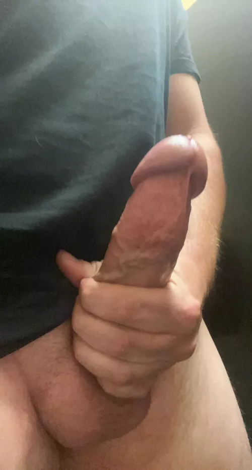 I have big hands and I’m 6’2, I feel like it makes my 8x6 cock look small 😂