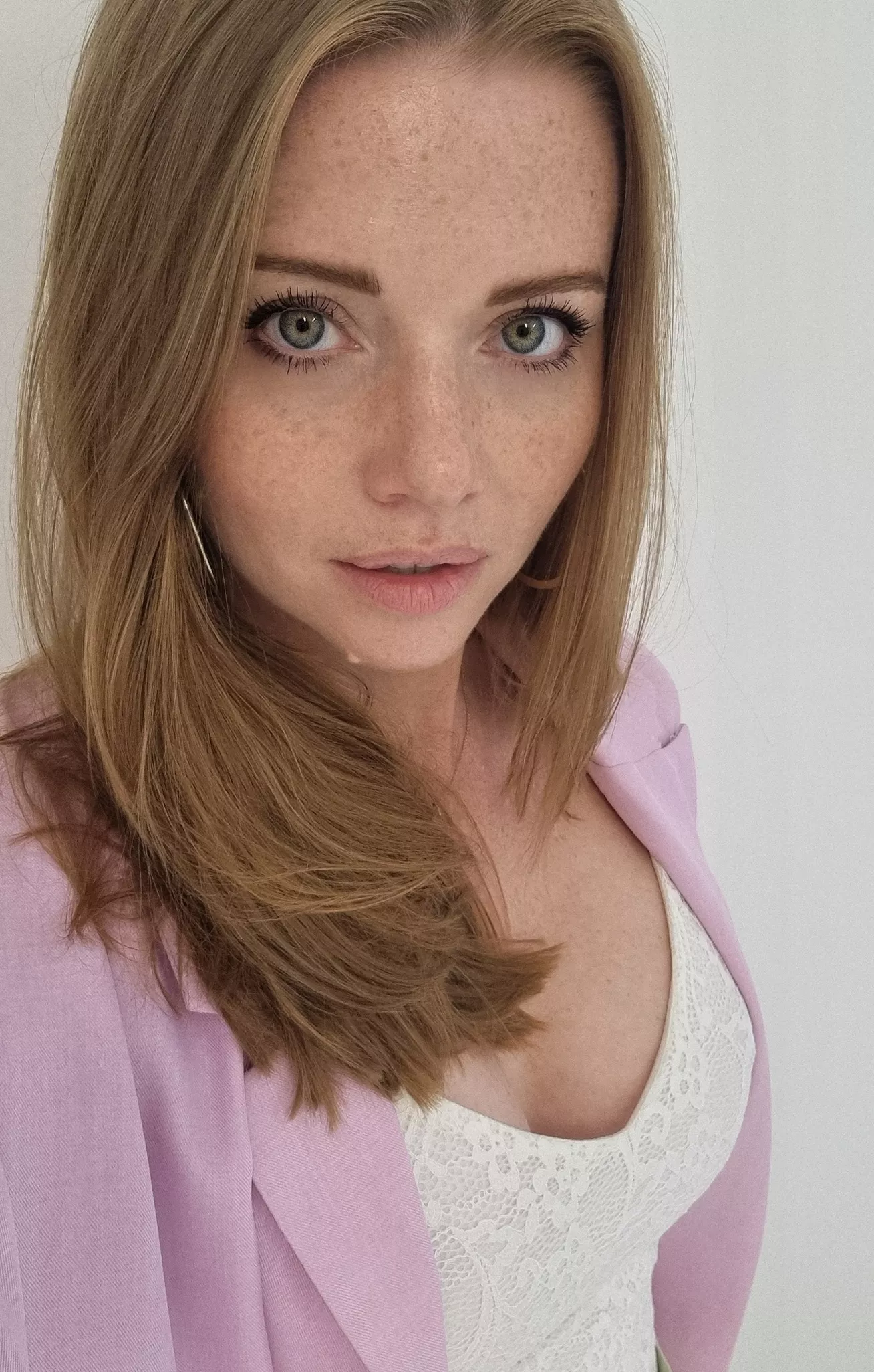 I'm ready for this hectic week! And braless as always🤟