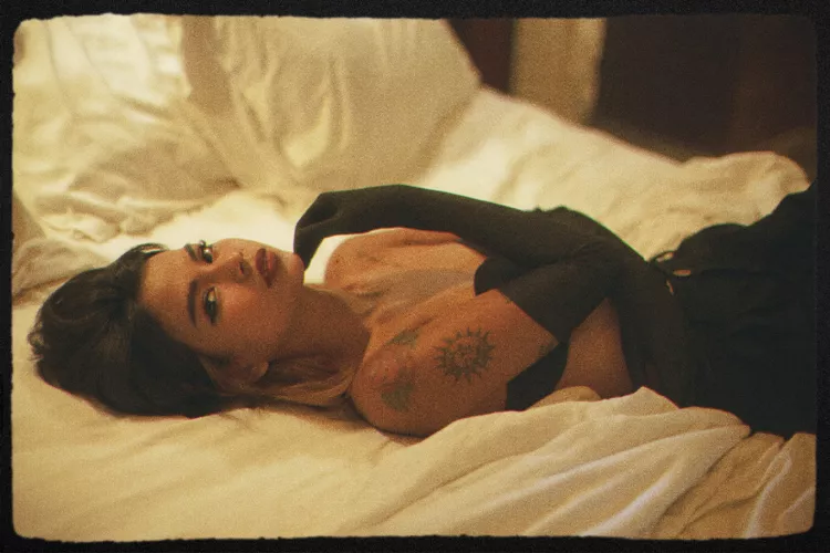 I'm the hottest Bond girl that has ever made it to your bed