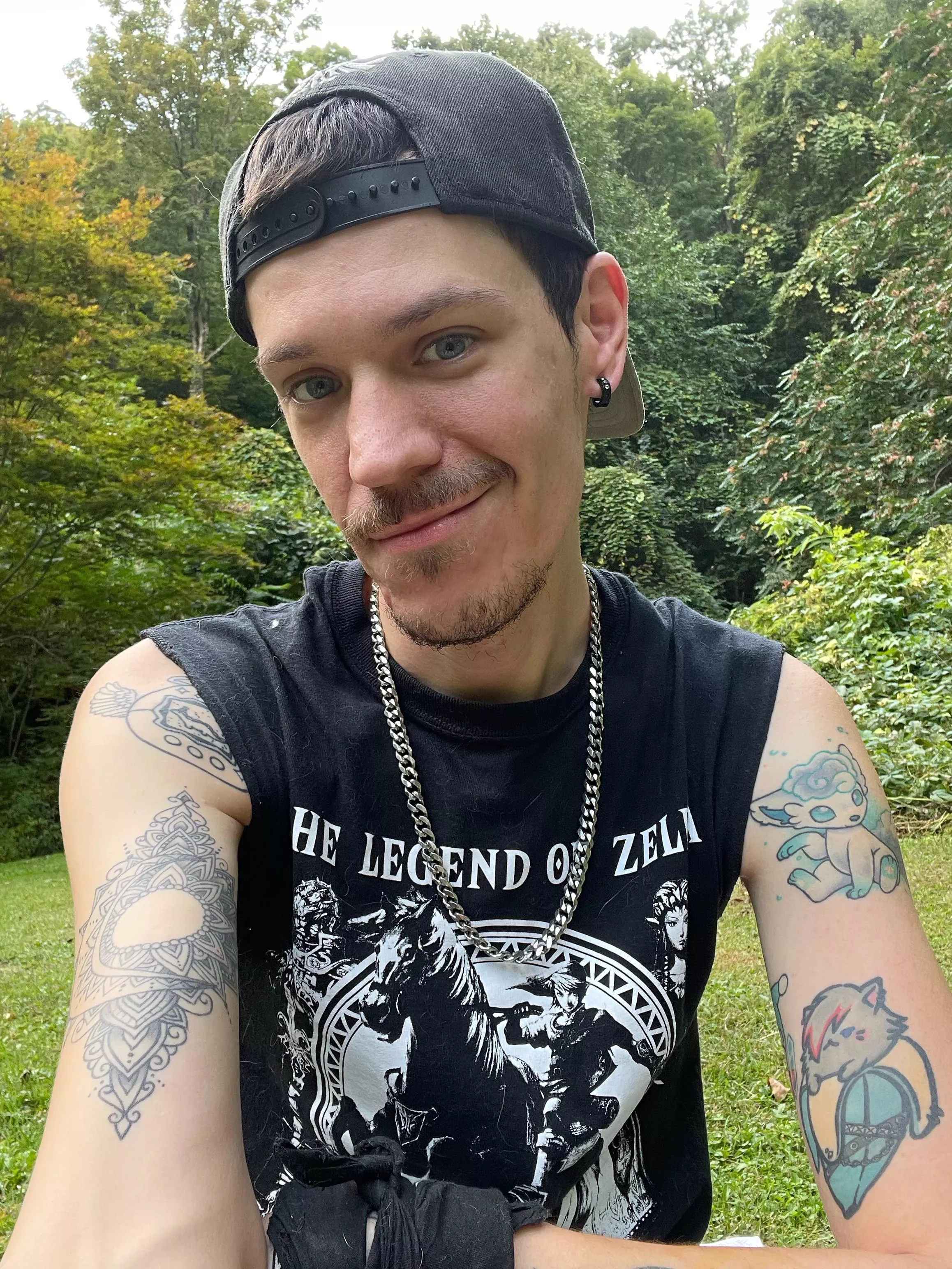 It’s my birthday, so I treated myself a little and now I’m reading. How’s everyone’s weekend been? ☺️