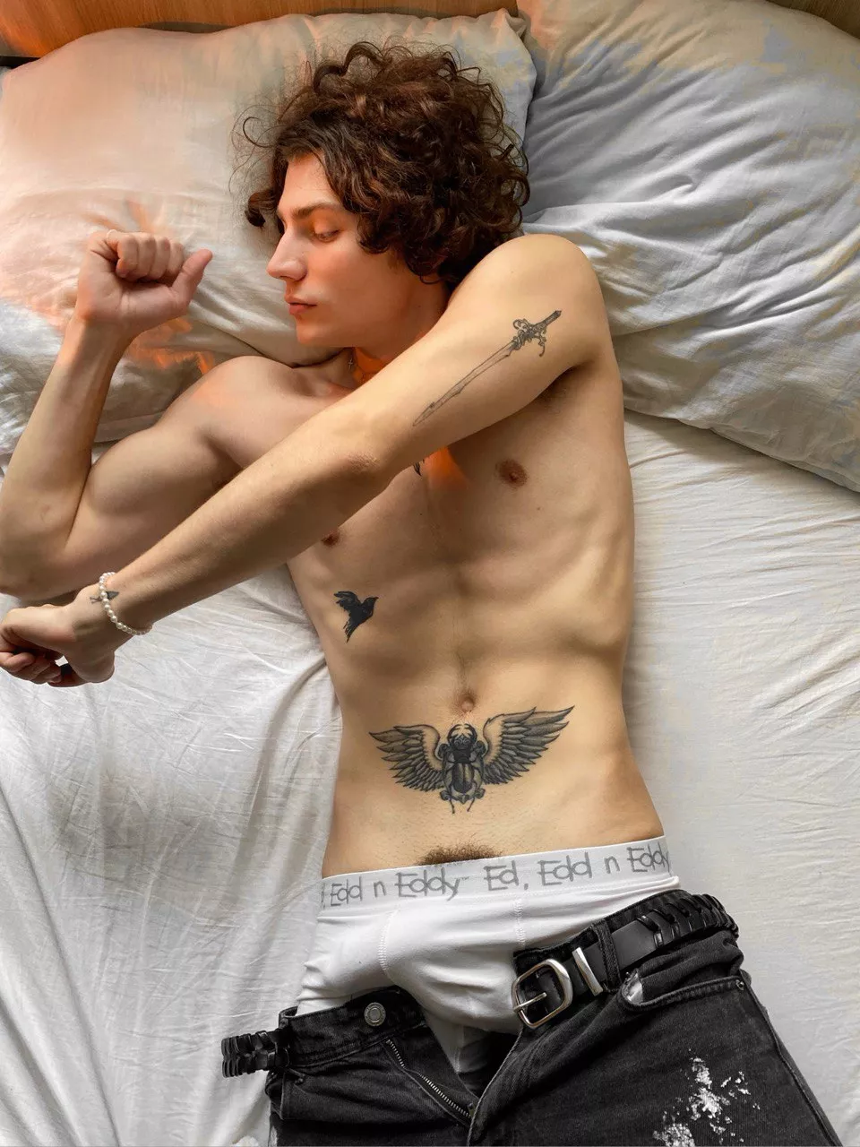 Lie down next to me and snuggle up to me with your butts😈