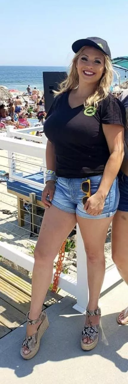 Looking to speak to men 45 plus. New to all of this curious about showing and discussing wife 35 thank you in advance