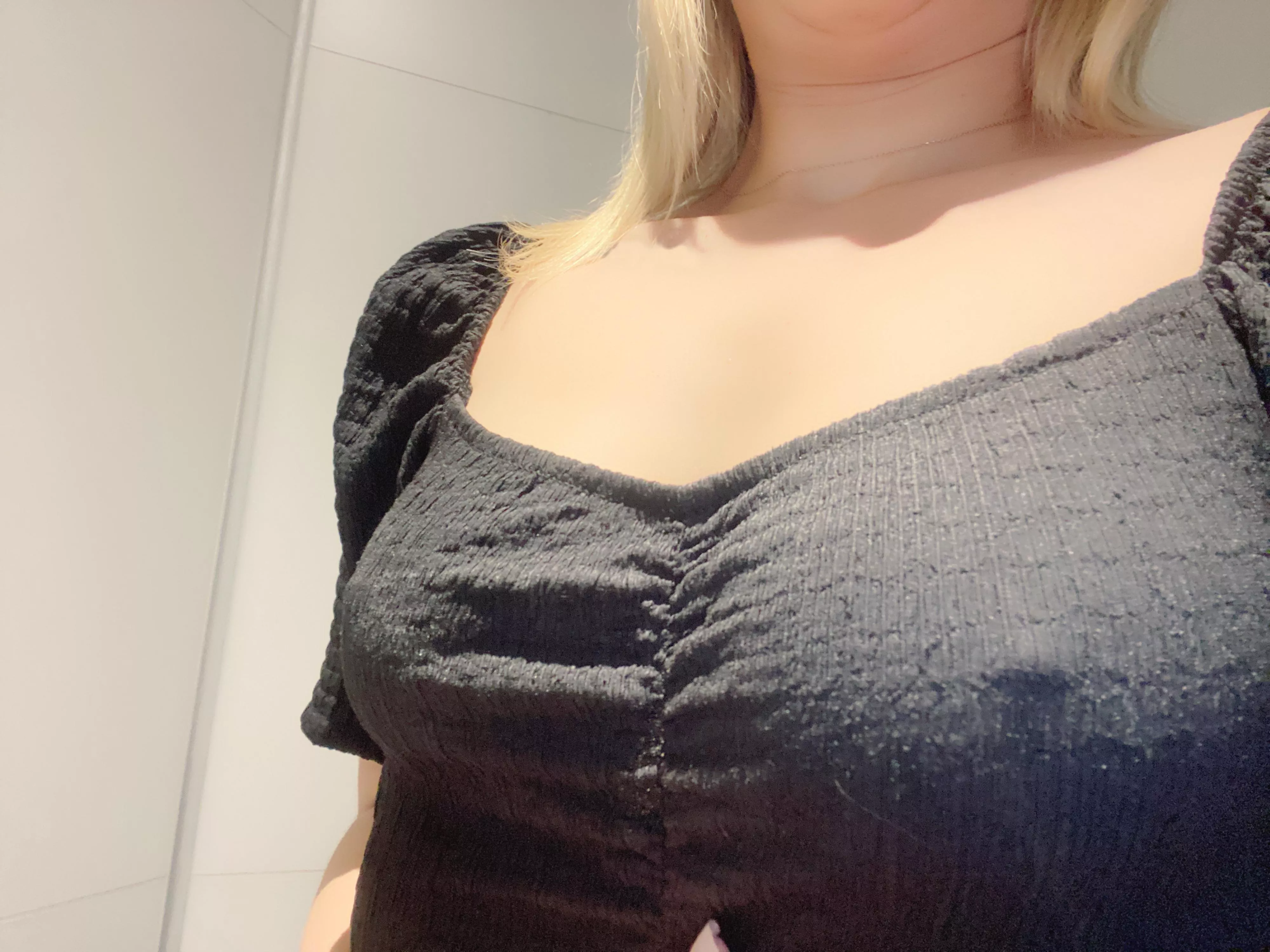 Love to work braless! 😈
