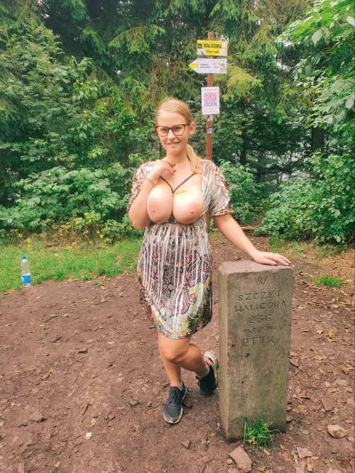 Natural big boobs in a natural setting, because on top of a mountain. Kisses