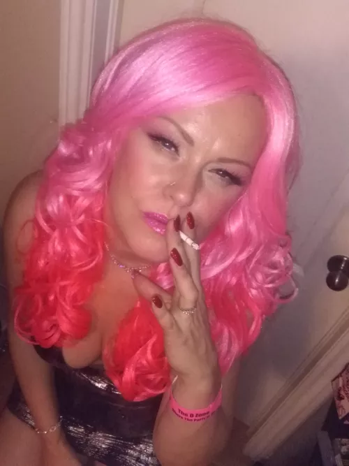 Sleeping in on Sunday!! More on Instagram Sashasmoking