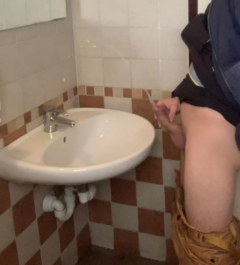 This was at Italy restaurant. I piss all over the floor. Hmu if you want to see whole video