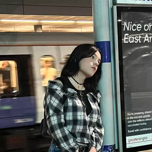 waiting for you at the train station ♥️