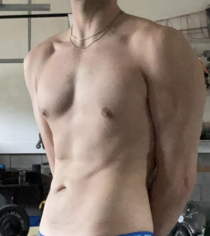 19M, Chattanooga TN for fun couples and hot wives