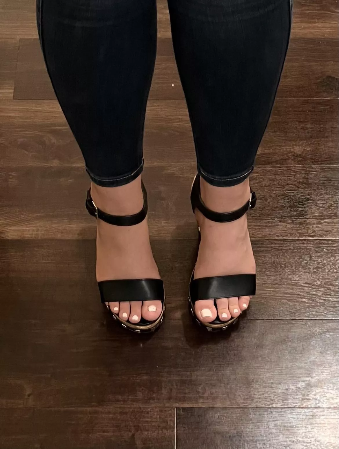 Cute feet 🖤