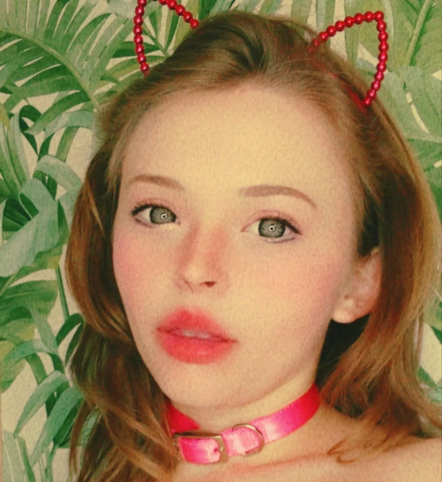 Good kitty ready for her milk 🥛