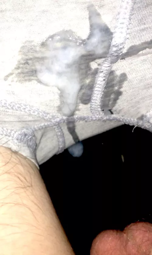 i cumed as i was waking up it always happens that's why i sleep alone, anyway who's gonna clean up my creamy mess 🫢😏