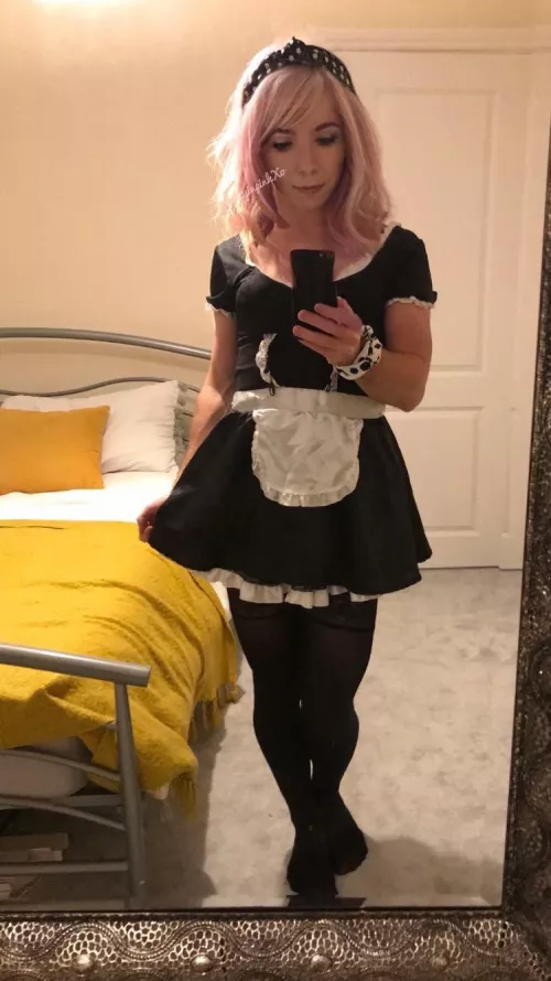 I need a strong man to throw a sissy virgin like me around? 💕