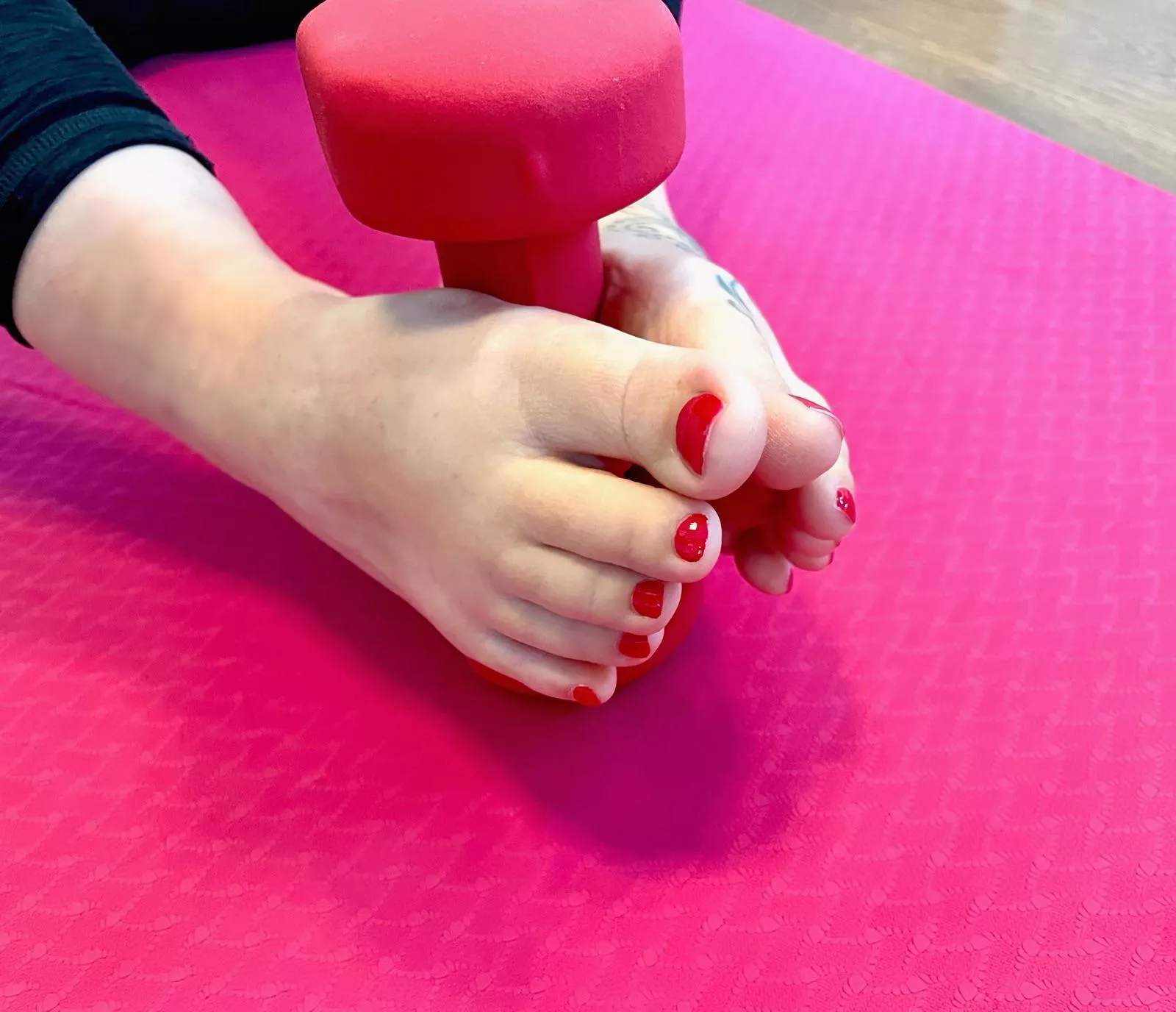 I would like to exchange the dumbbell for a cock… Would you accept the offer?