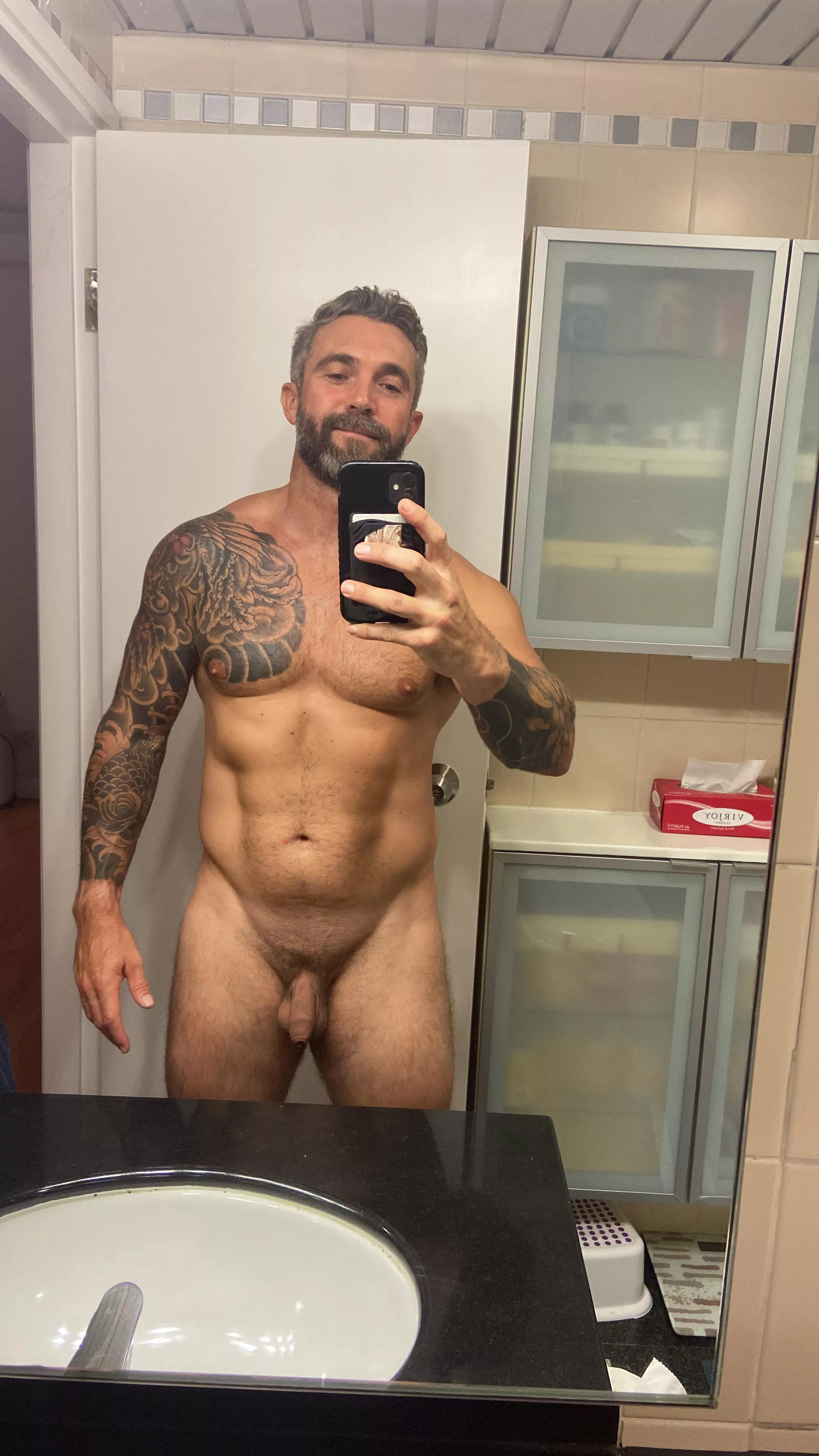 M42, 5’10”, 195 Doing my best to fight dad bod (they’re not as sexy as mom bods 😍🤩)