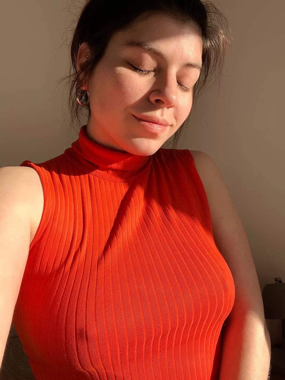 No clever phrase, just a selfie of me and my boobs enjoying the sun 🥰