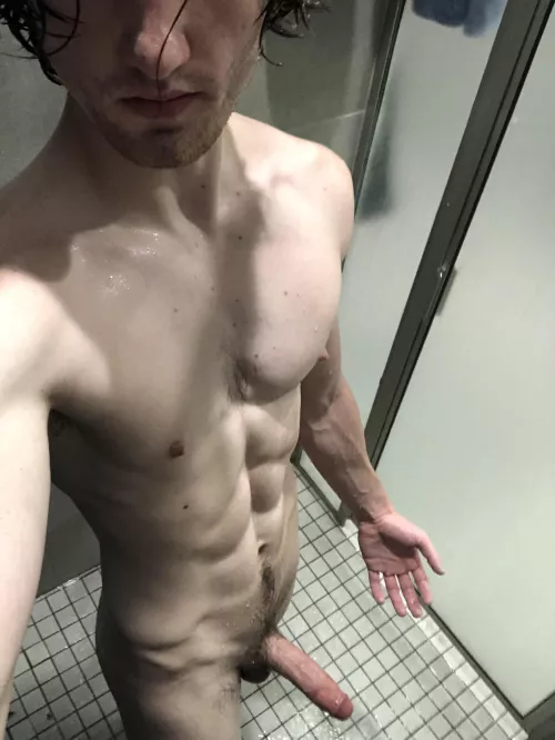 shoutout to the helpful girl who offered to blow me at the gym. i love when ppl recognize me in public