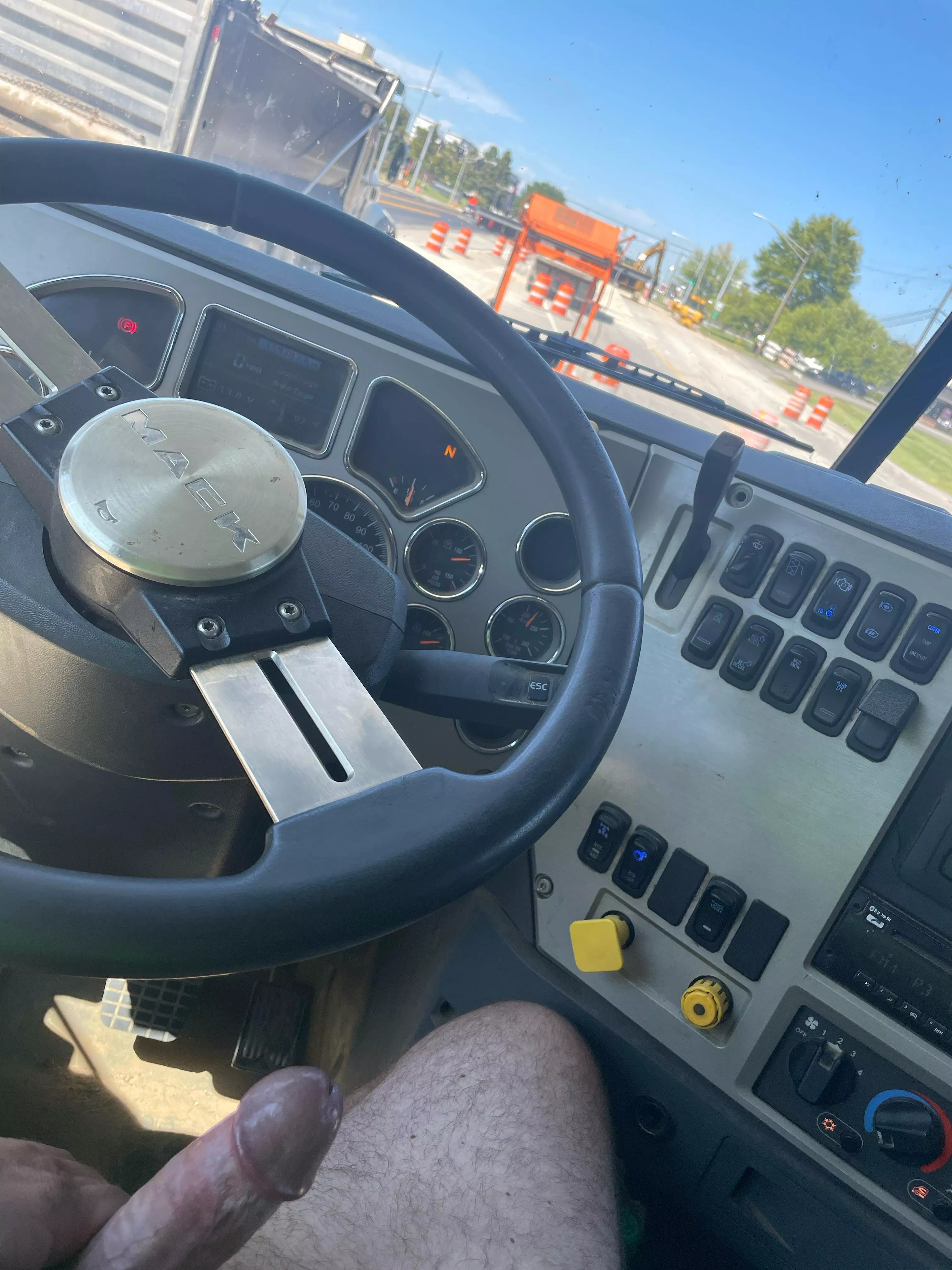 To hard to keep in my pants 😩hope no one walks up to the truck 😏