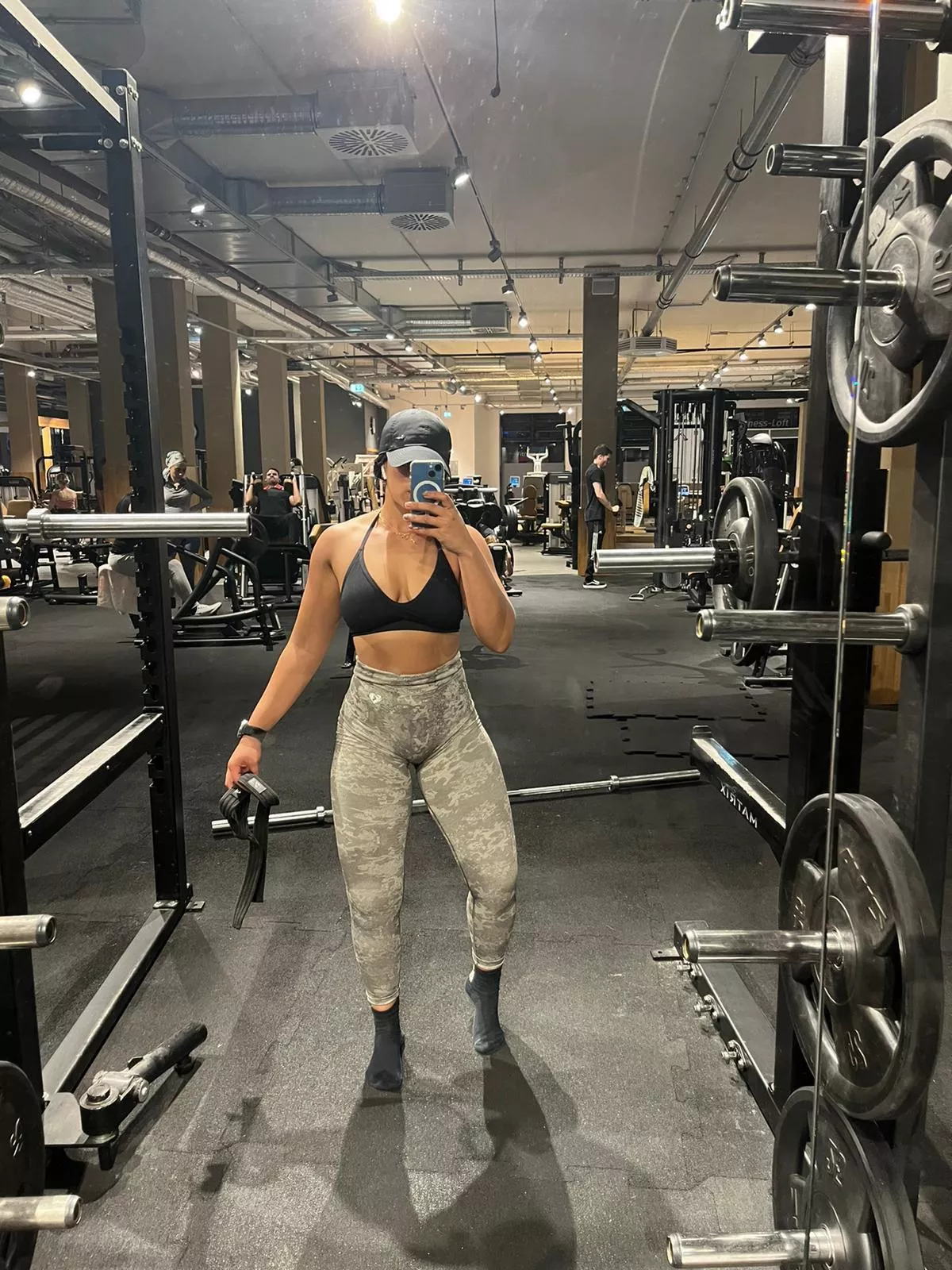 Trade my Fit Gf 💪🏾 for other Fit / Big Ass 🍑 send sample to start