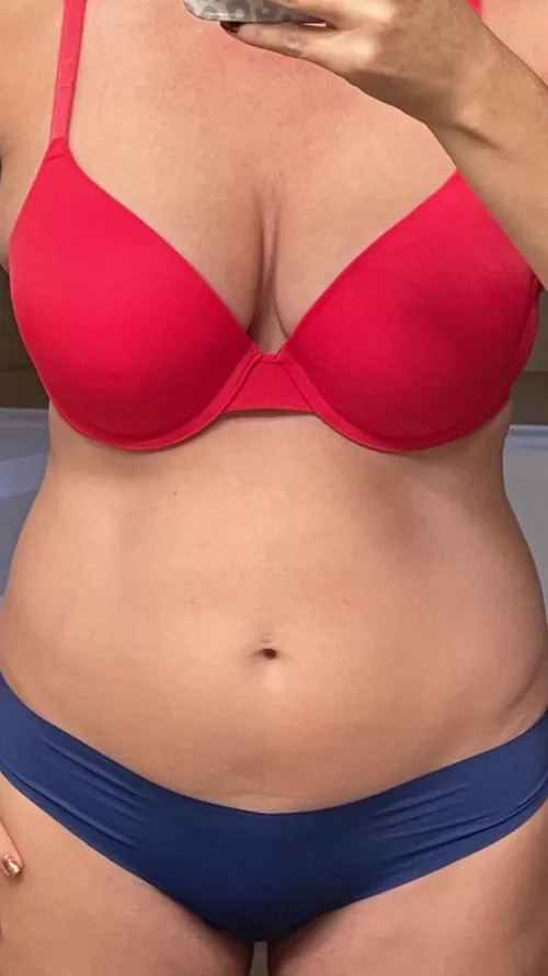 VAULT: 9/19/21: VS strawberry red w/ royal blue no-show thong (NSFW) 🍓 [image]