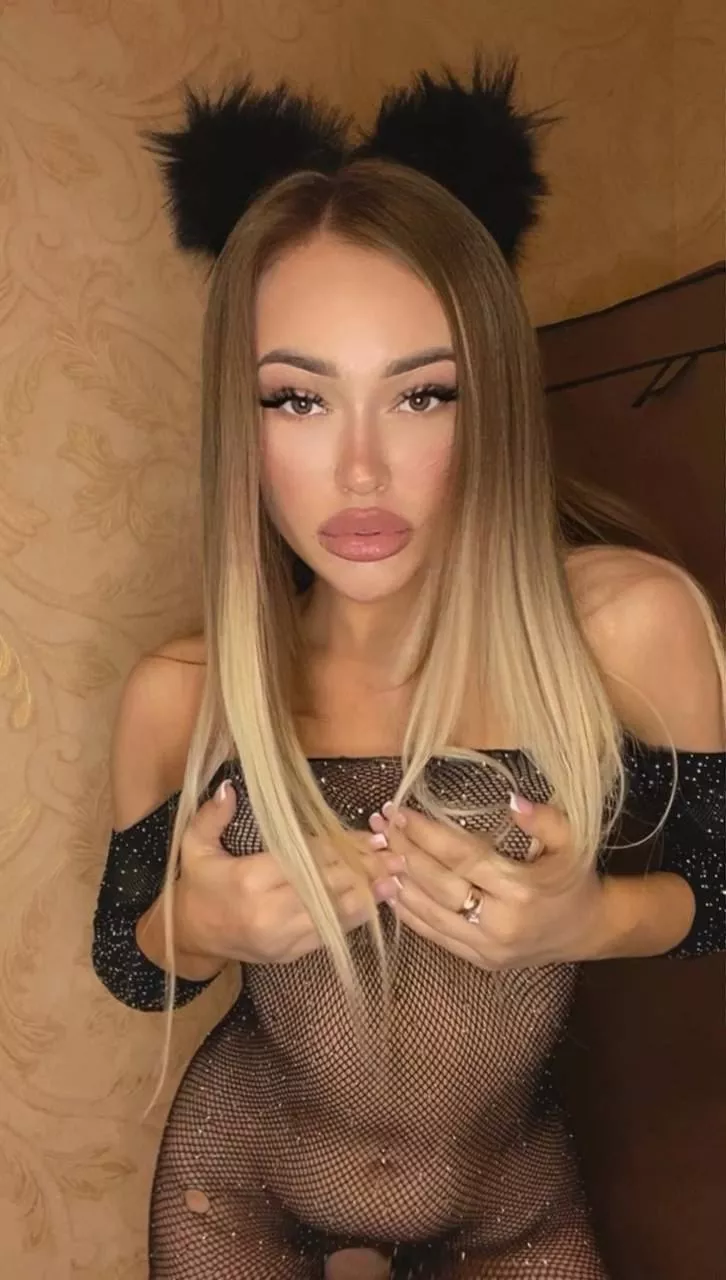 What would you do if a fish like that got caught in your net? 😉 My free OnlyFans in comments 🥰👇