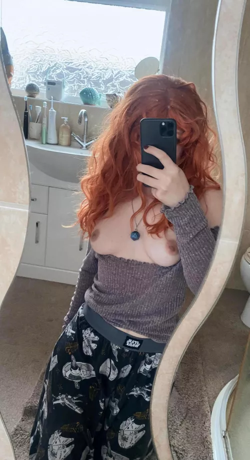 Would any older guys like to destroy a 4'10 nerdy girl? 💖