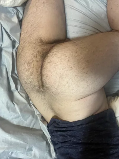 19 hairy college bro here. Decided to show off today, DM me what you think…
