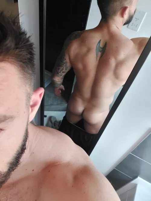 (35) I've heard a wide back gets the hoes in the sack?