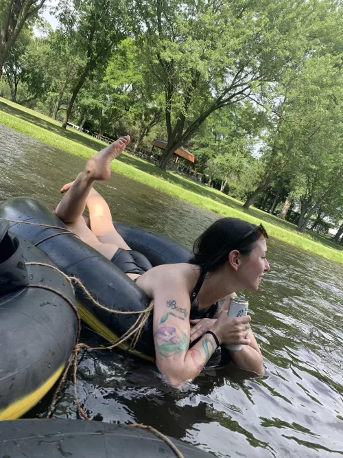 Any bros obsessed with their wives? Who wants to trade a special way, we each send 2 pics each time, one G-rated one X-rated, back and forth and talk about them. Kik preferred: GothGirlGooner