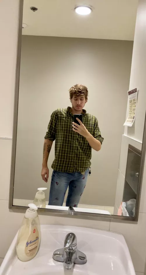 Bathroom selfie to celebrate this fine hump day