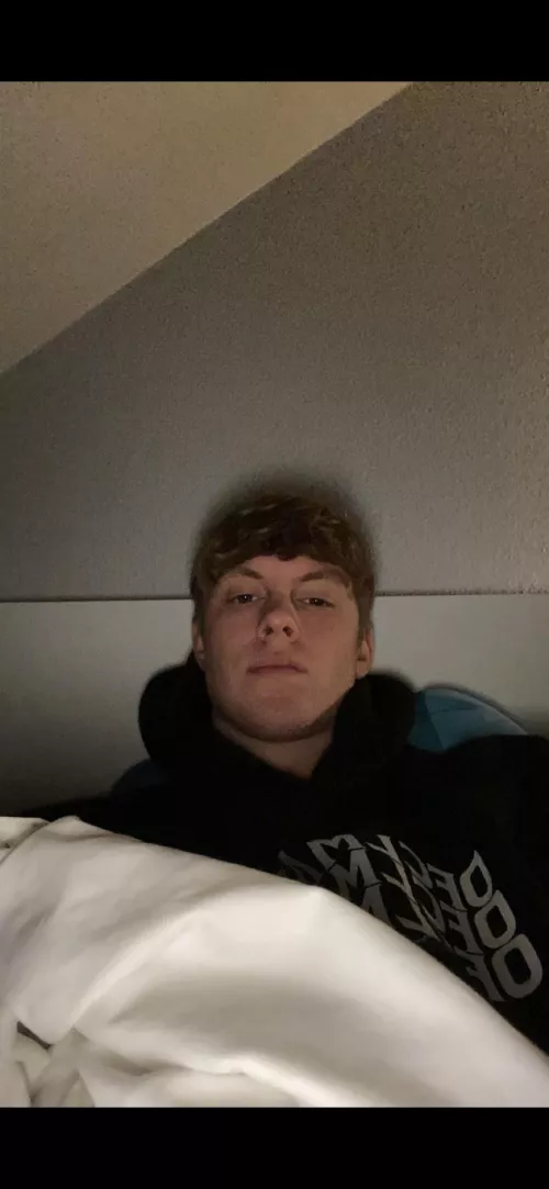 Can you guess my height and 🍆size by looking at my face? Take a guess :). M19