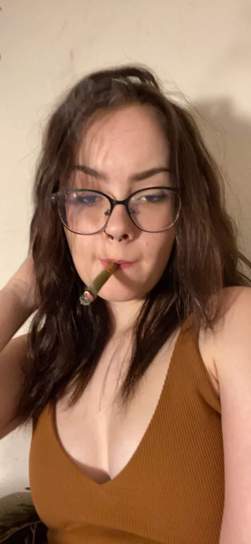 Cute stoner girl :)