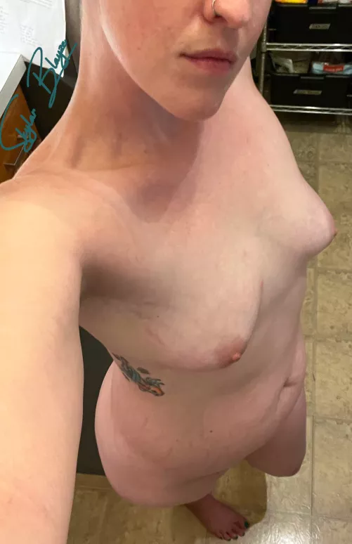 Fuck me on the kitchen counter so I can be your snack... 😏🍆🍒