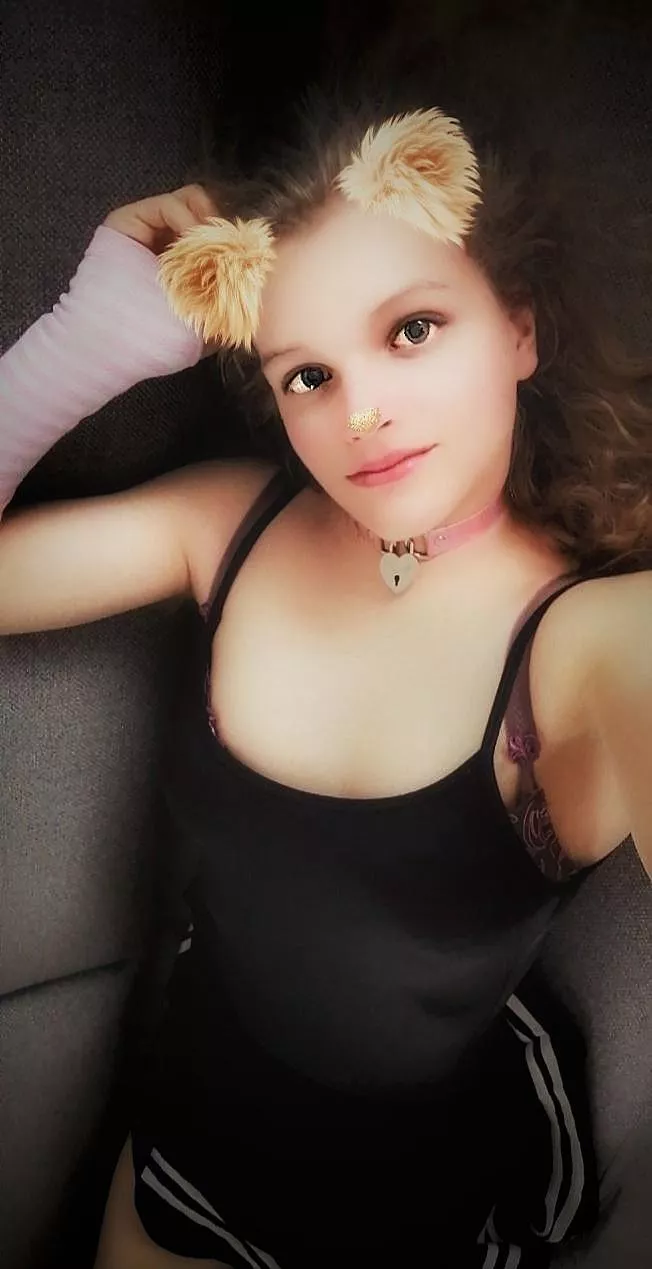 hello to the 2 people who will see this had to take a break