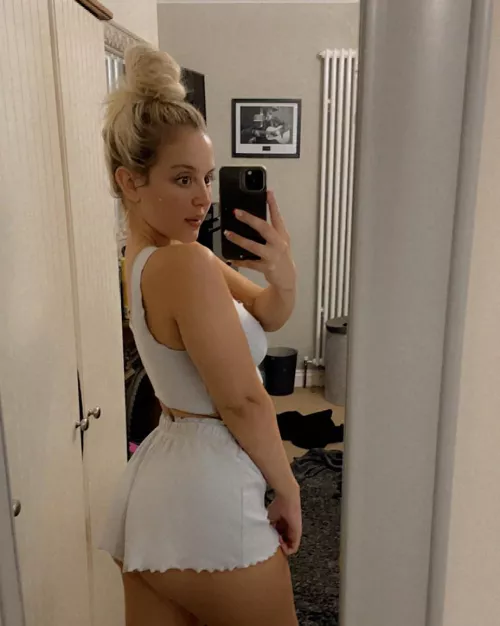 I’m feeling like ruining a new sub today… [domme]