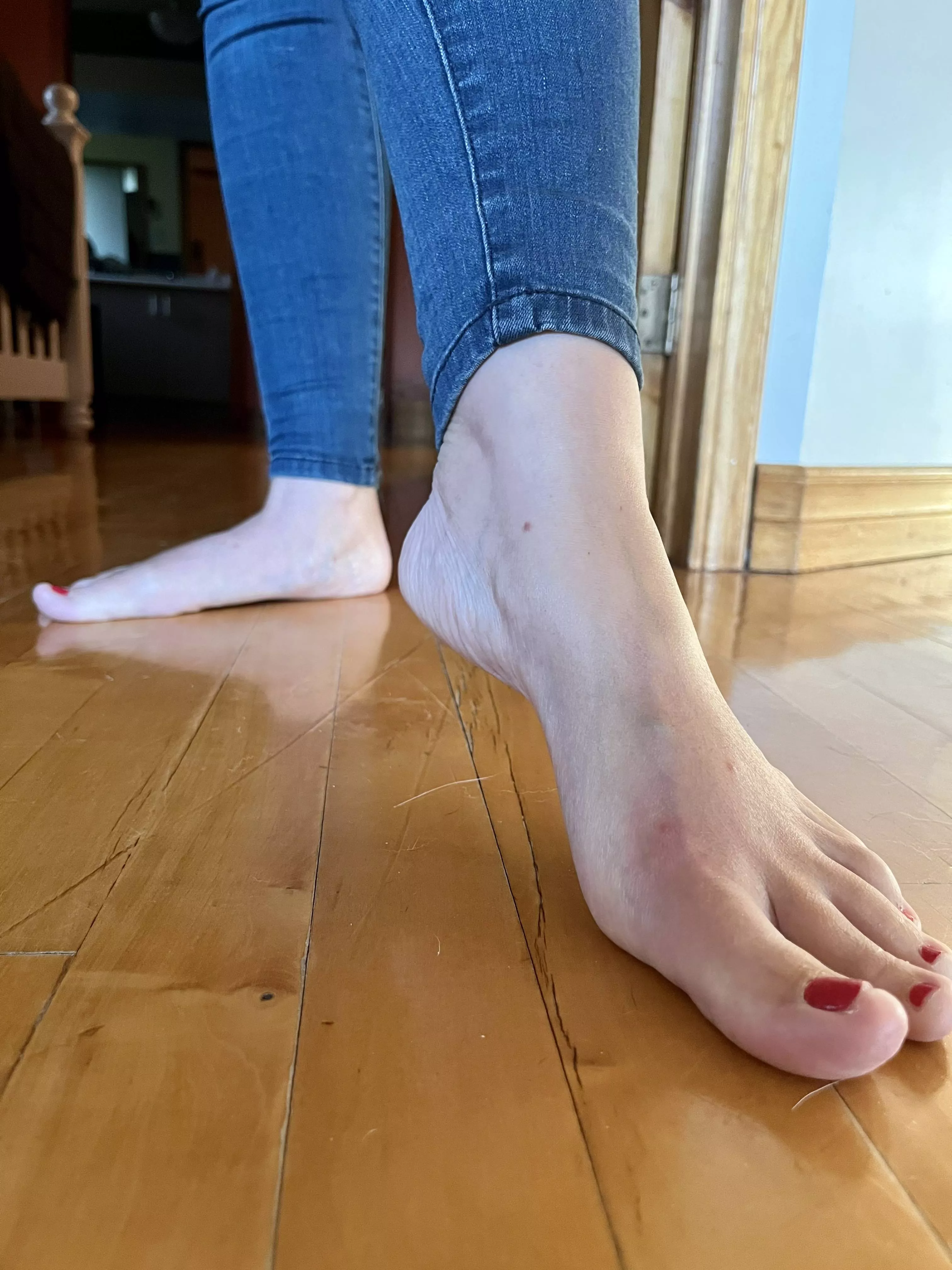 Jeans and long feet! Who like this?