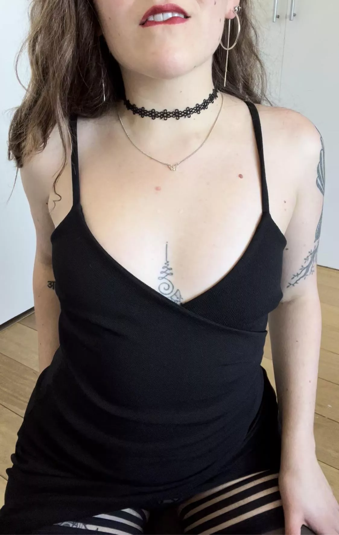 Lipstick, lip bite, LBD 💋