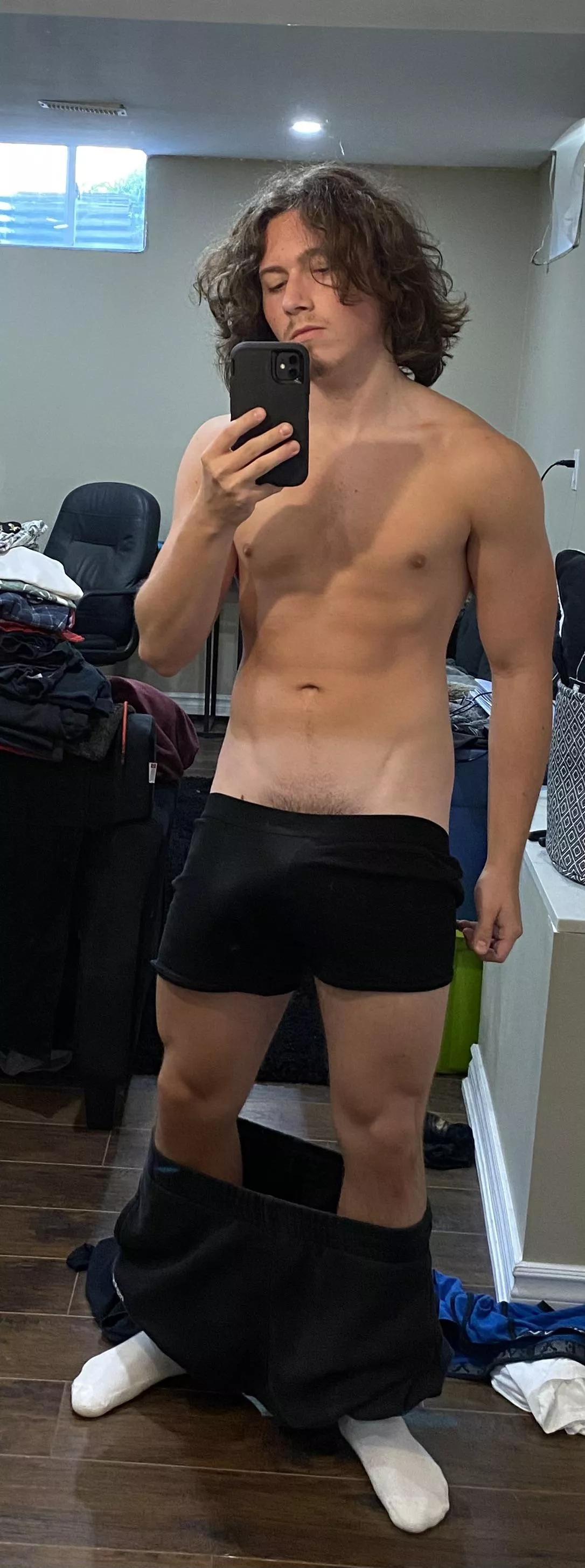 Post workout, feelin messy, sweaty and horny😈