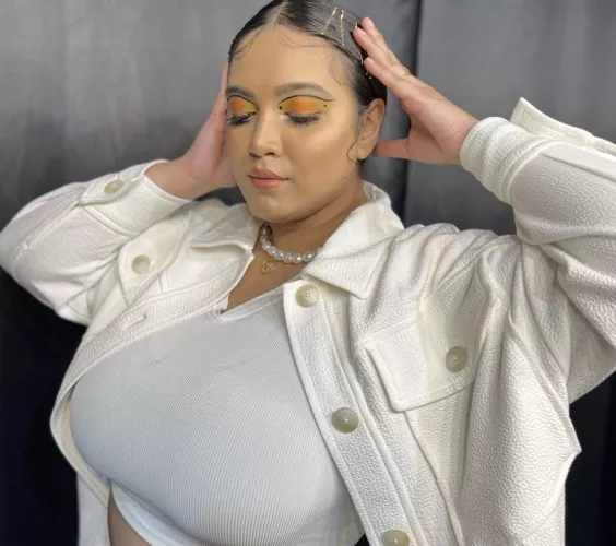 Send me her tribute you will get more hot pics