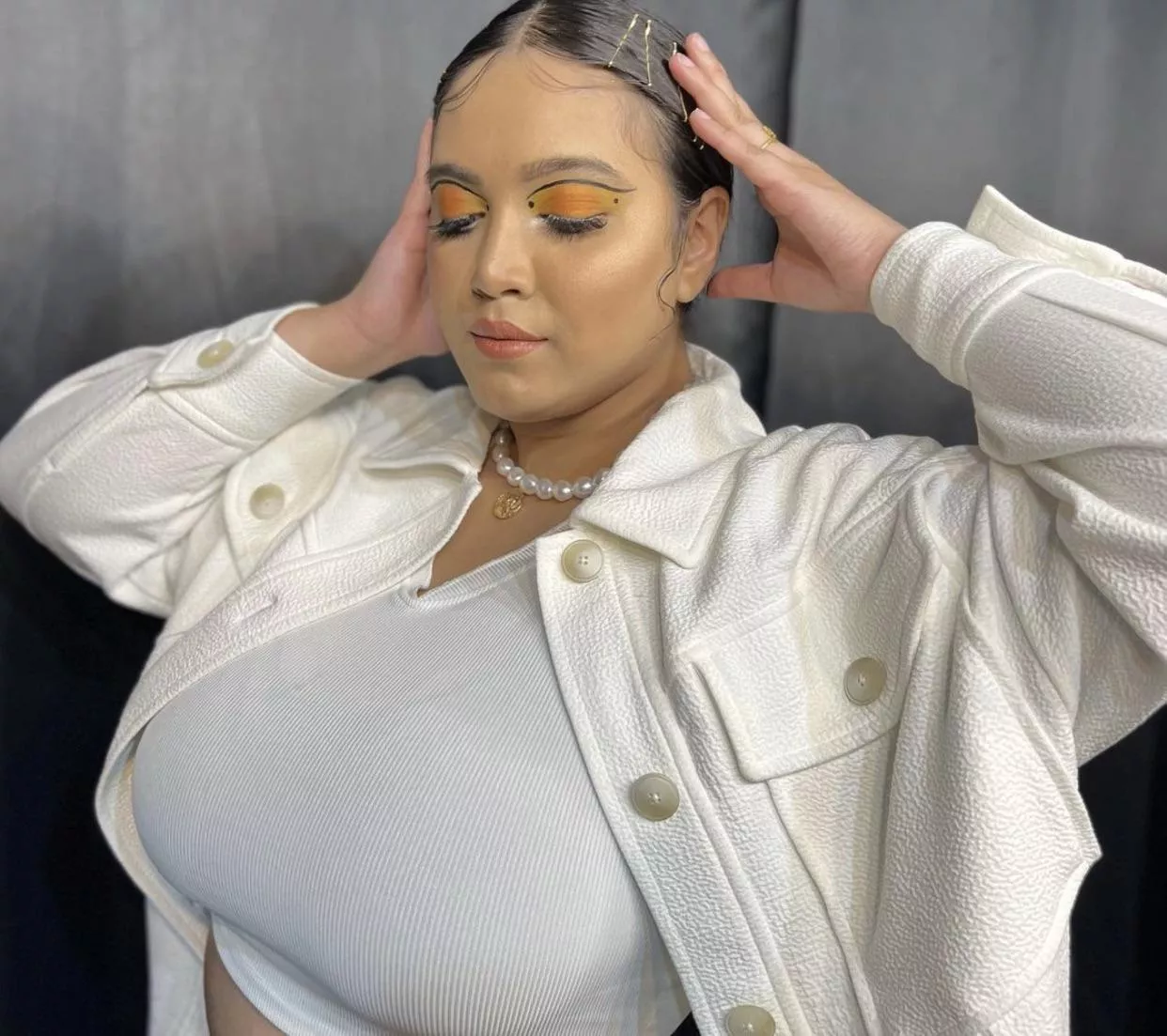 Send me her tribute you will get more hot pics