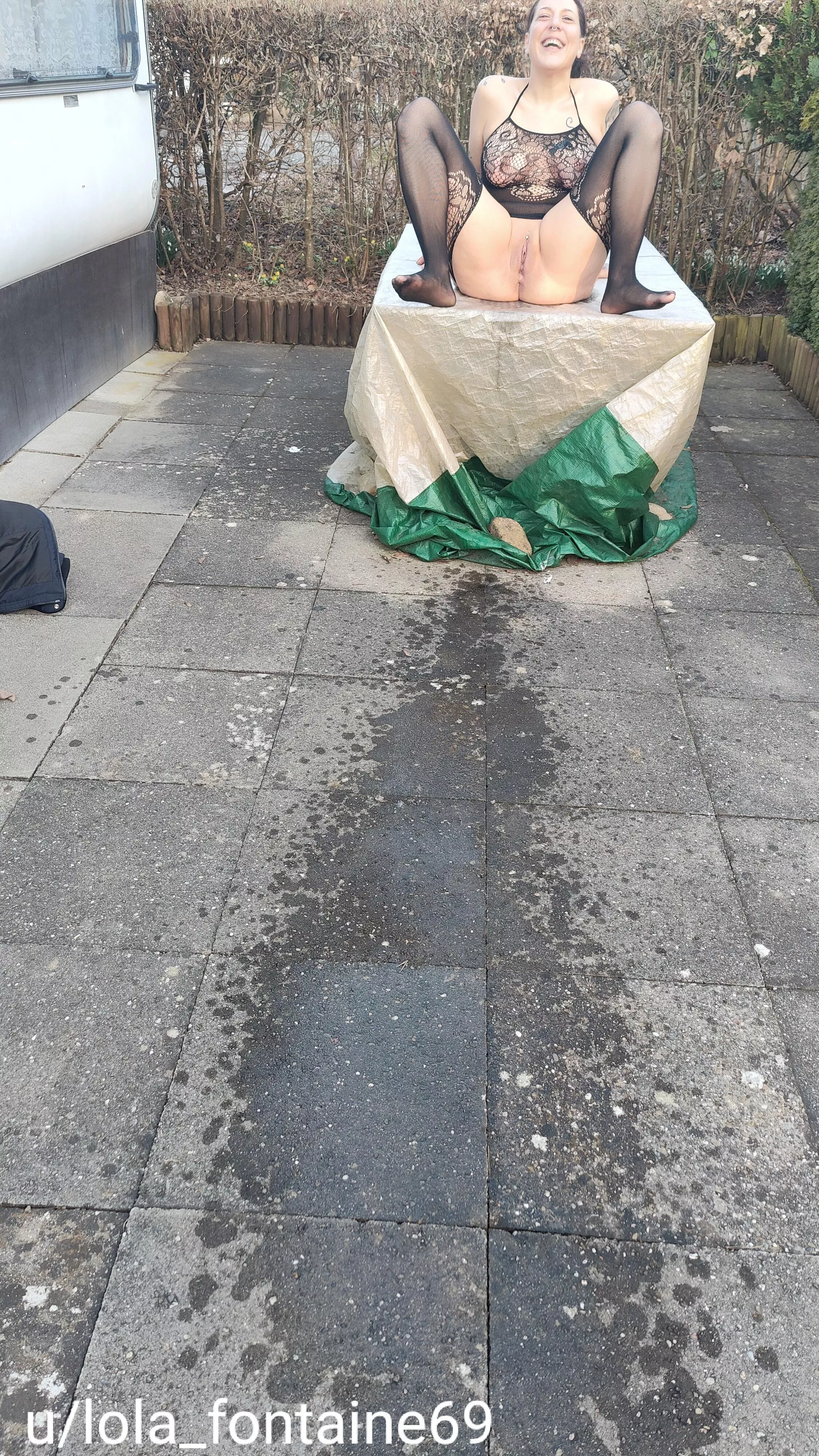 That one went quite far😋⛲ Outdoor squirting is so much fun 😈