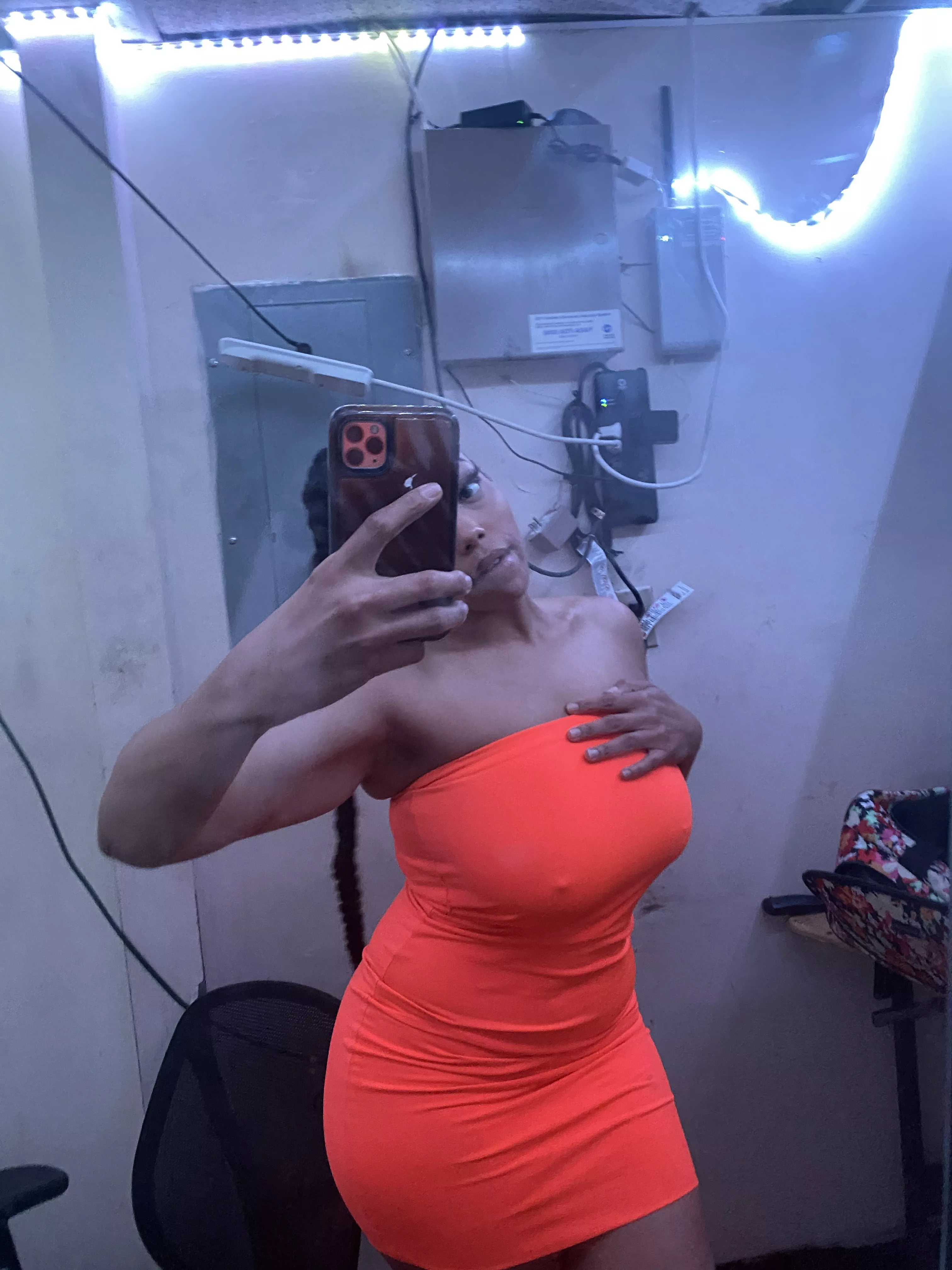 They're peeking and says hi