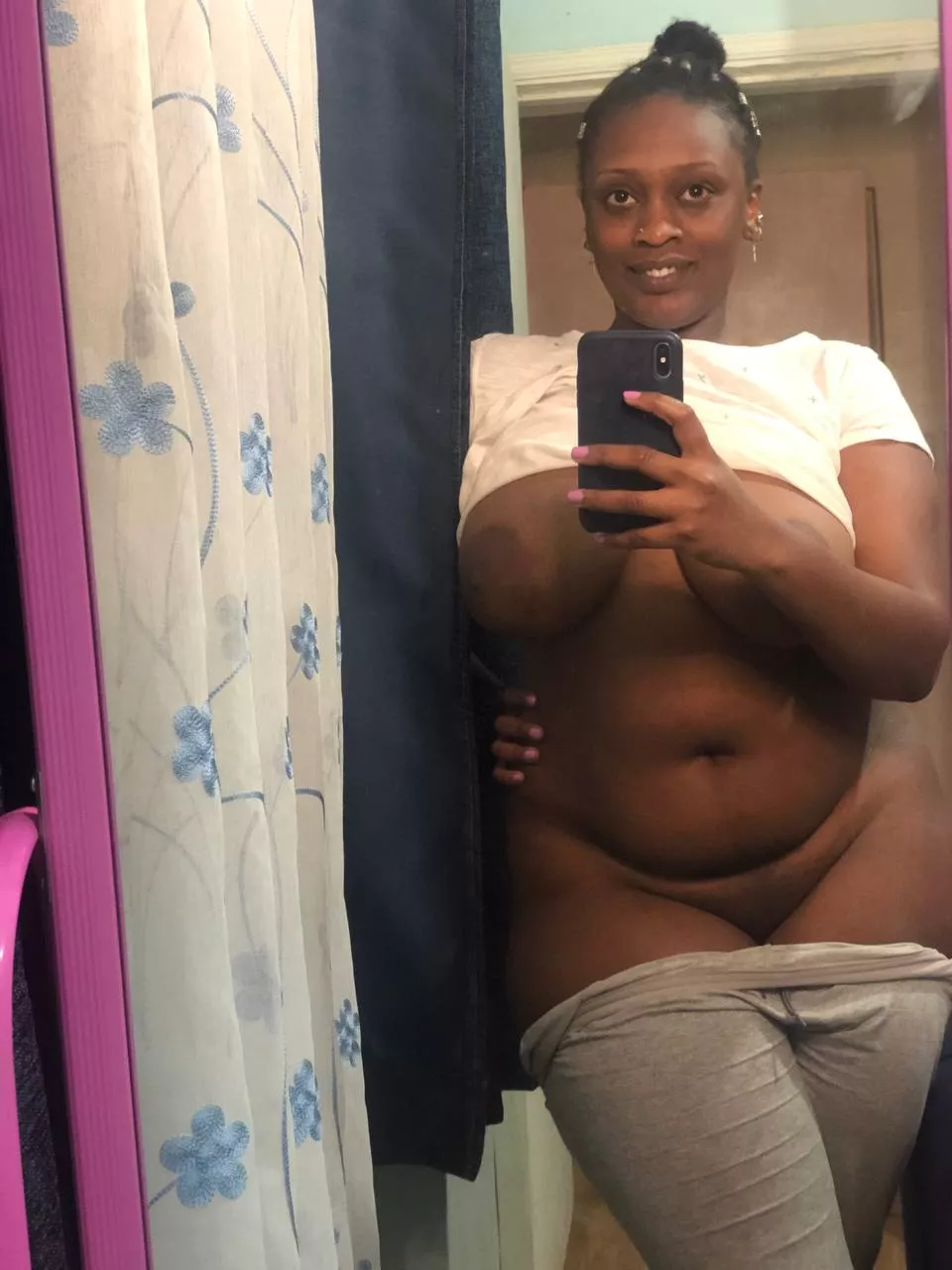 Be honest…would you Eat out or Fuck your best friend’s mom? (f)