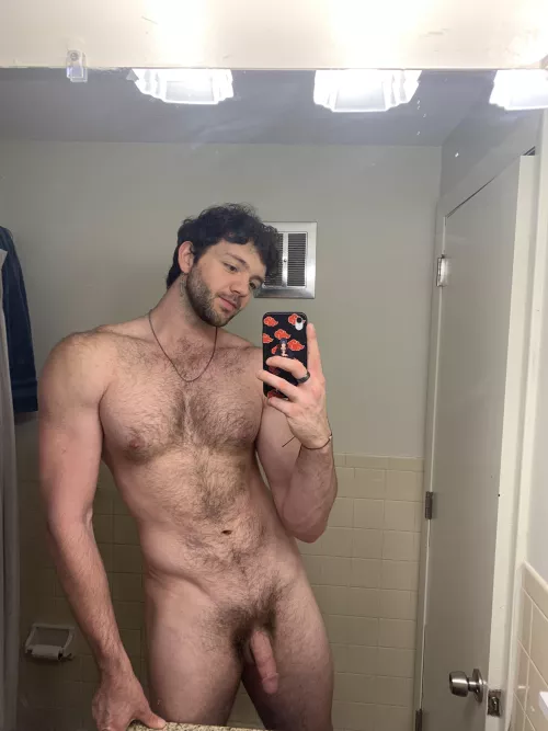 Bout to hop in the shower, any gay bros wanna get wild with me? 😅