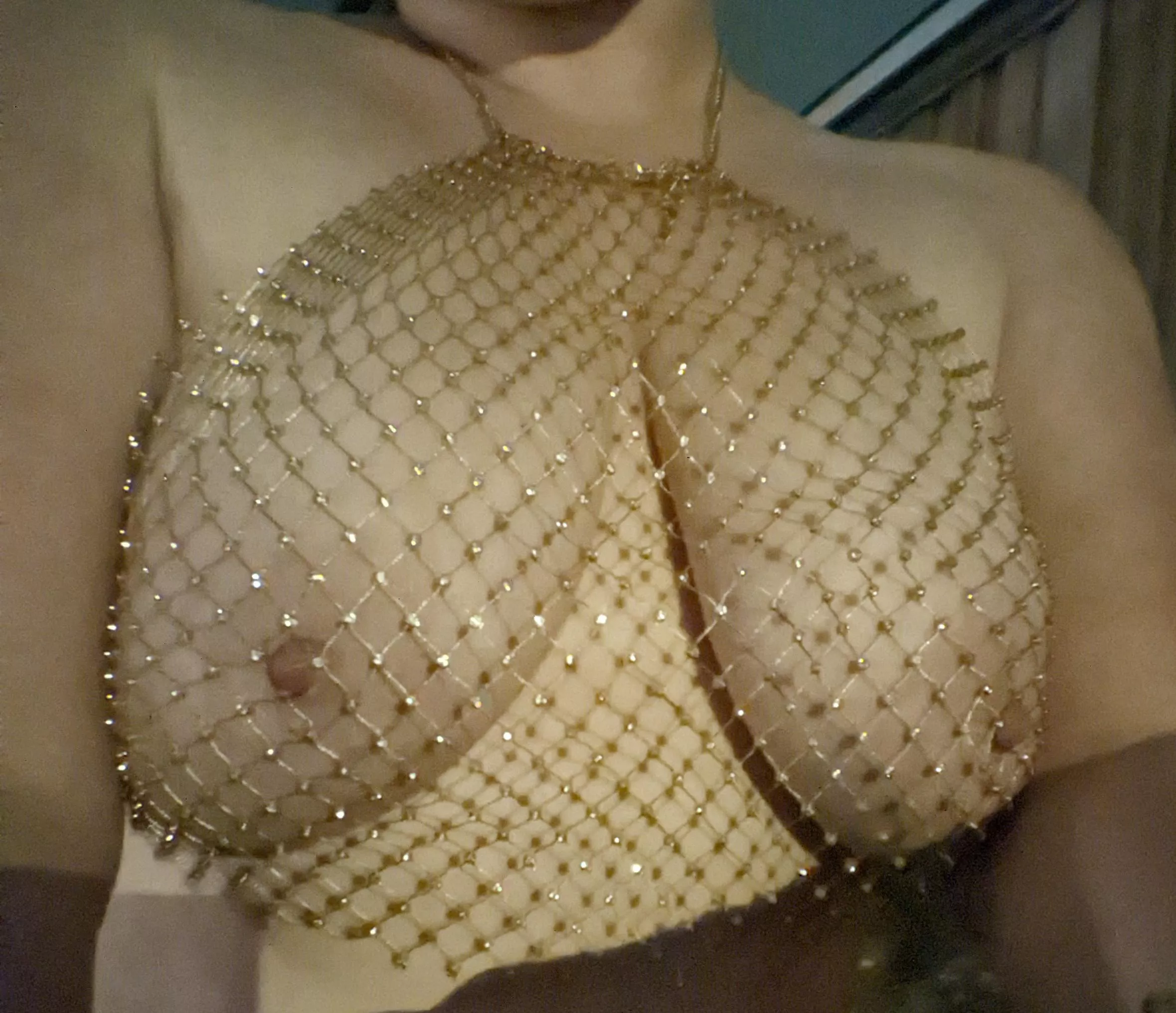 (F26) I just want gay women to stare at my tits cuz it turns me on, okay? 🥺