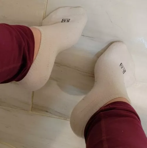 fan of white socks? or colorful socks?? 🤔☺️