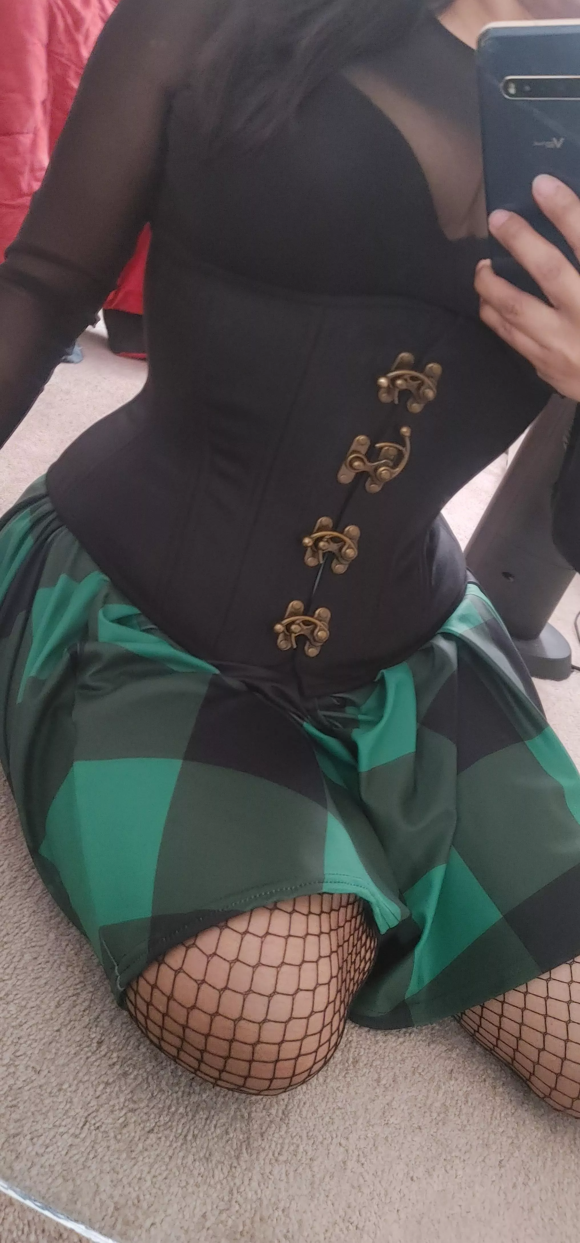 green plaid skirt 🖤💚