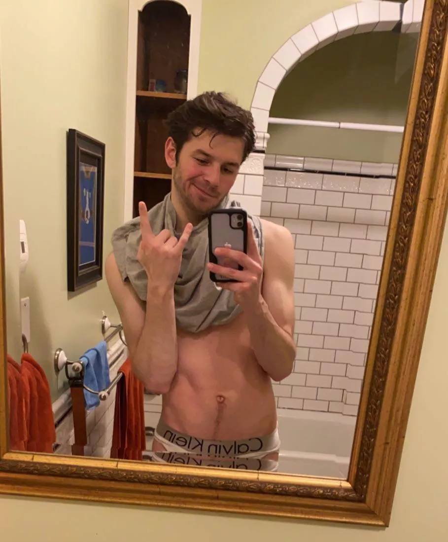 How’s everyone’s day ? :))