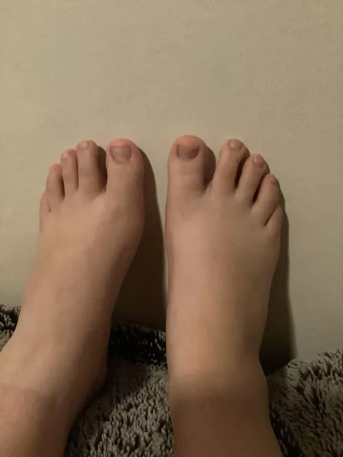 My toes need some kisses! DMs open.