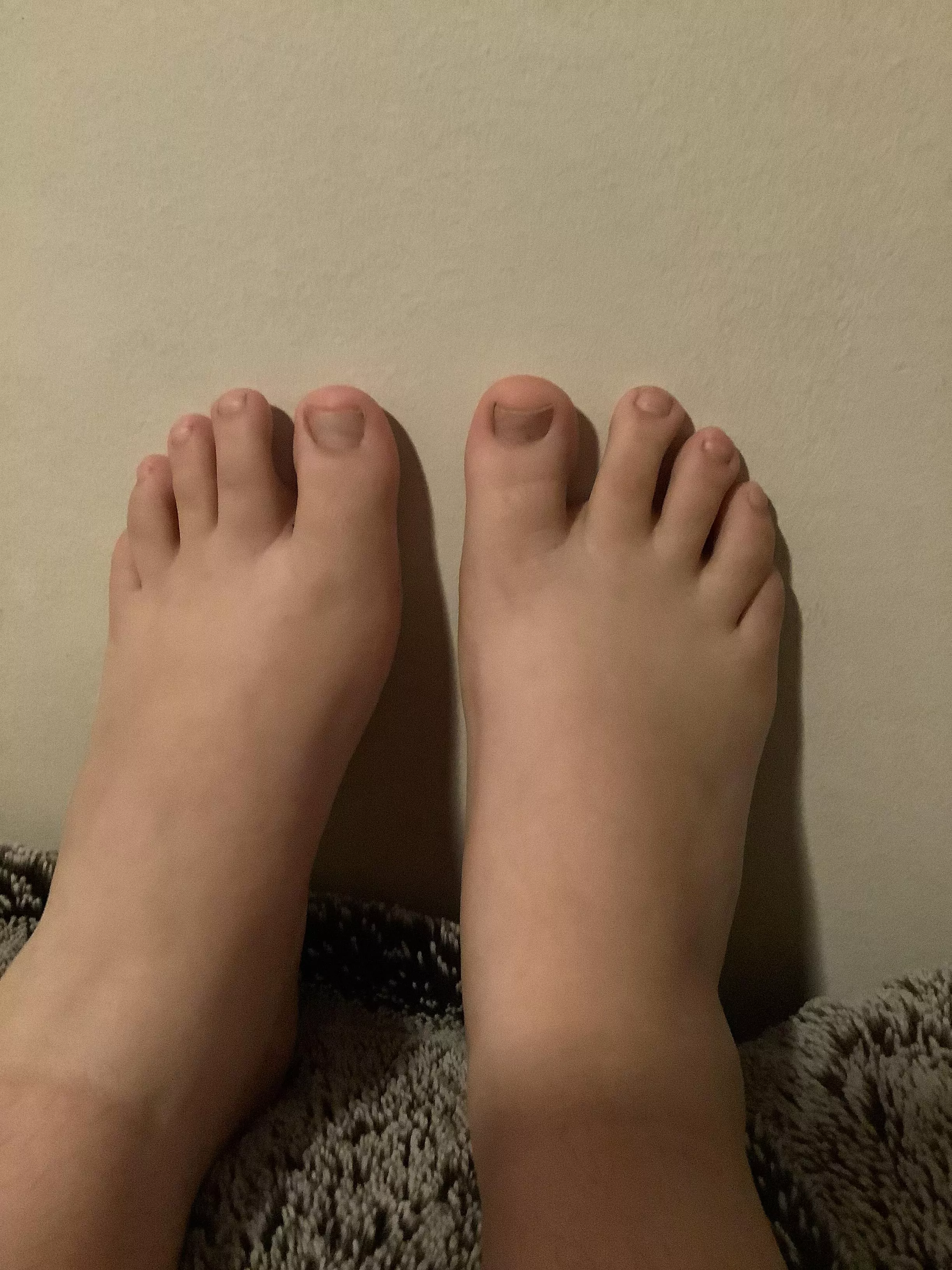My toes need some kisses! DMs open.
